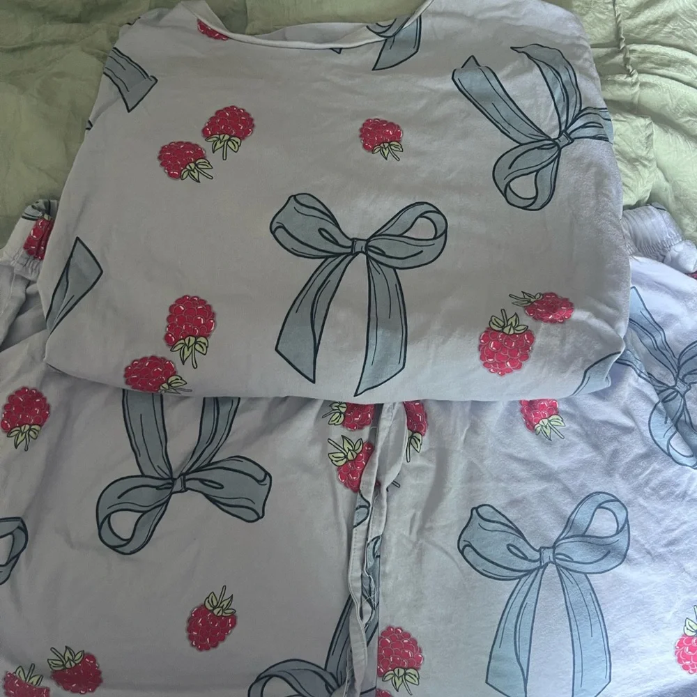 ASOS plus size Bow & Raspberry Print Pajama Set - - Picture 1 of 2